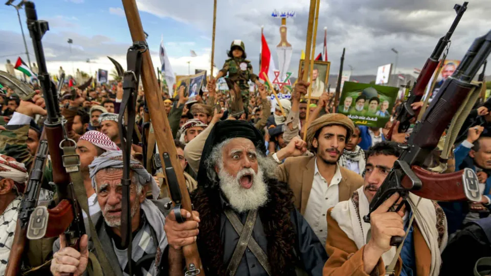 The Bear and the Dragon in the Sands of Southern Arabia, or the Role of Russia and China in Supporting the Yemeni Houthis